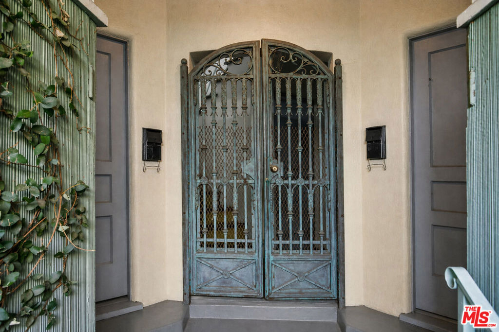 1323 N Olive Drive - Photo 4