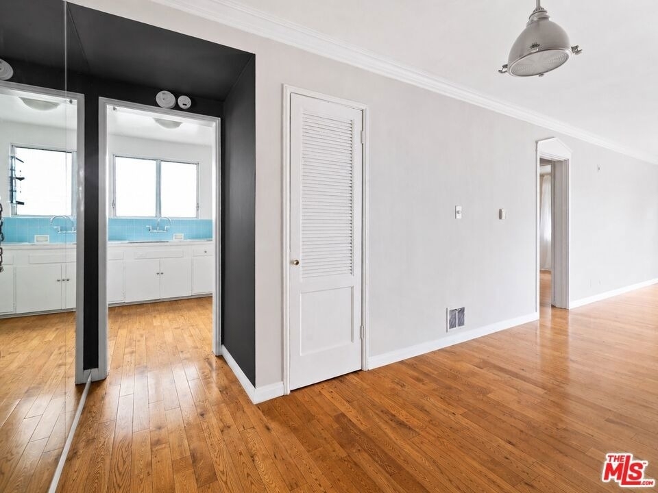 1323 N Olive Drive - Photo 33