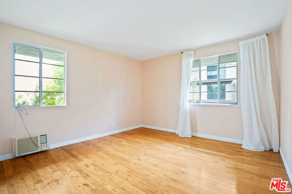 1323 N Olive Drive - Photo 3