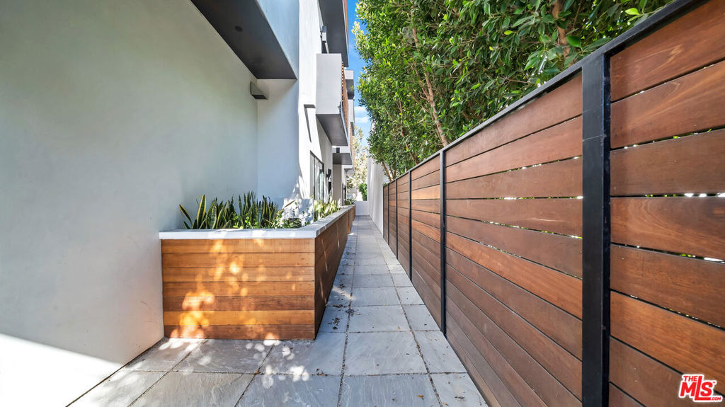 1123 N Formosa Avenue - Photo 10