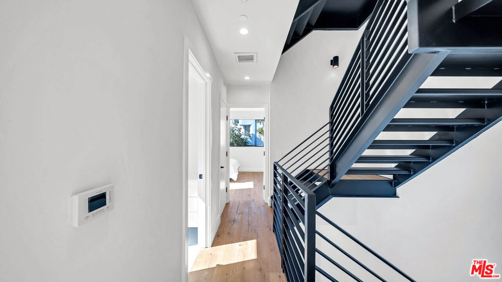 1123 N Formosa Avenue - Photo 11