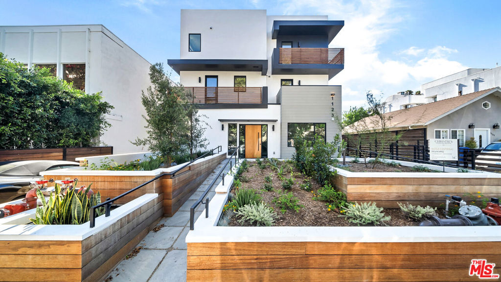 1123 N Formosa Avenue - Photo 0