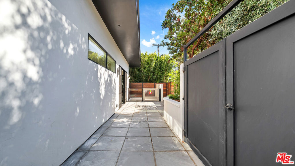 1123 N Formosa Avenue - Photo 8