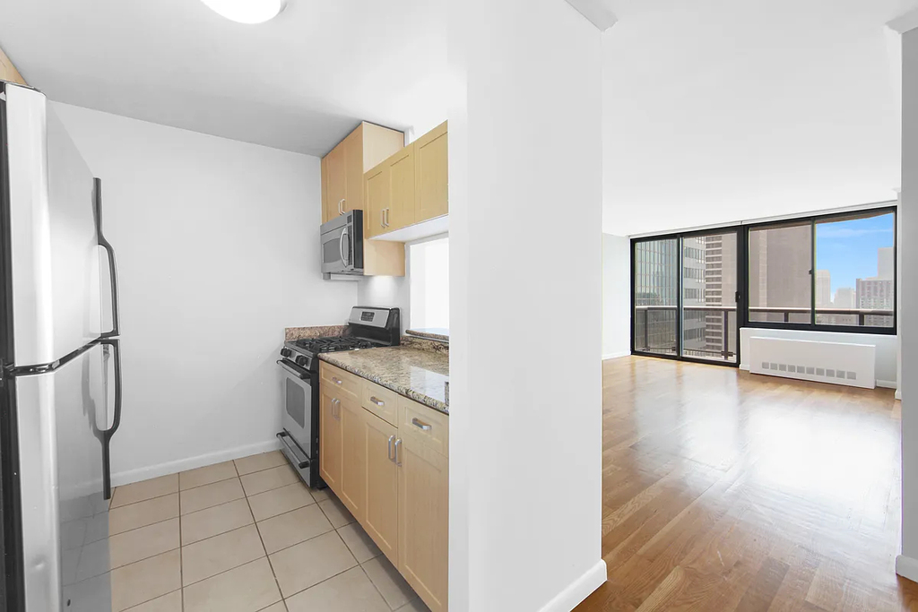 West 48th Street - Photo 7