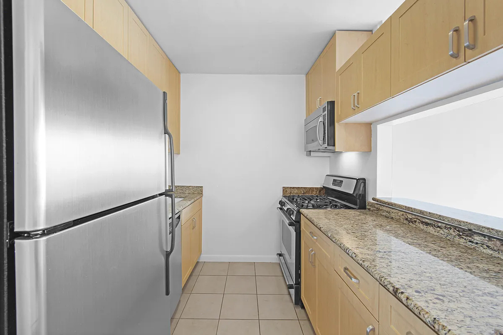West 48th Street - Photo 9