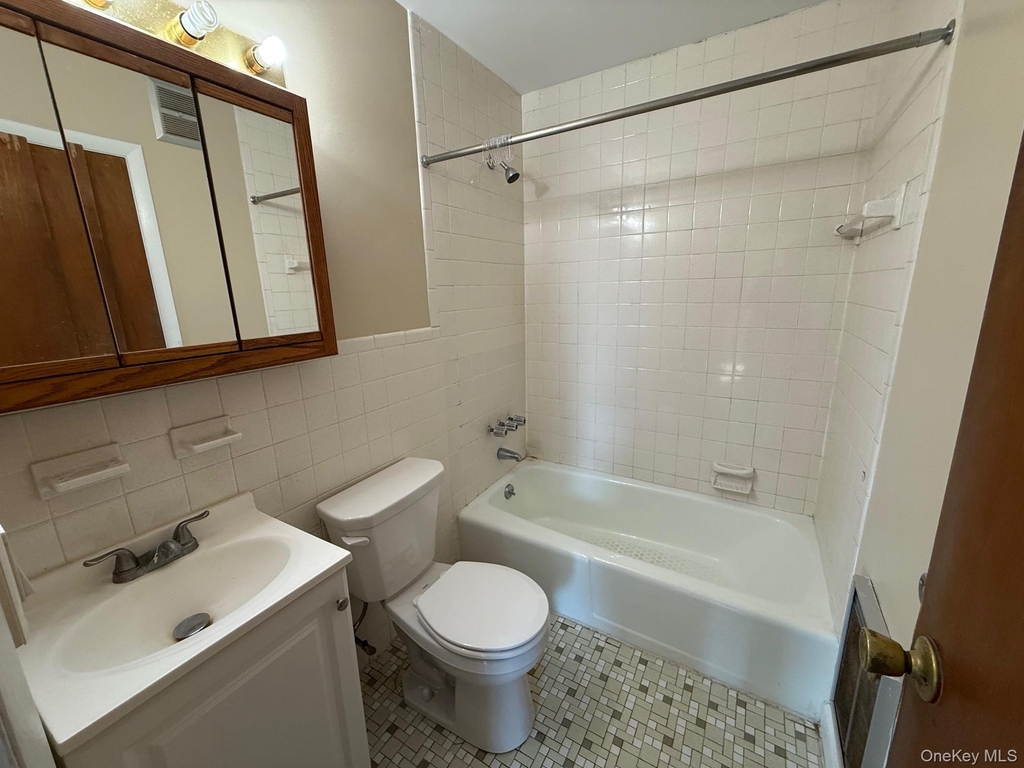 247 Hudson Street - Photo 5