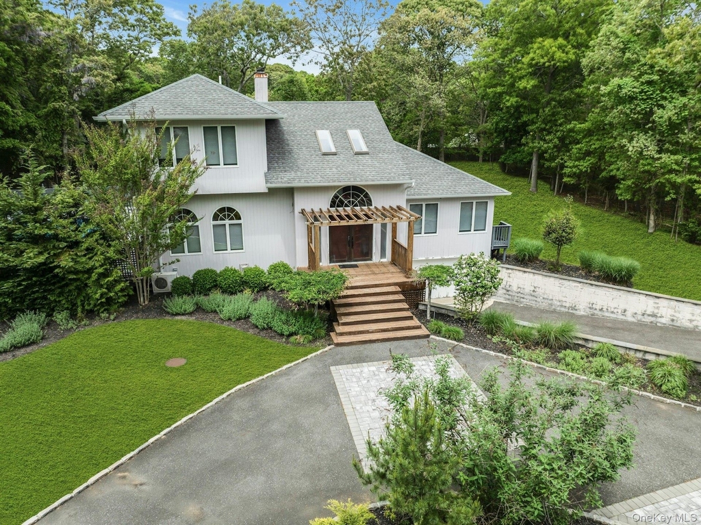 35 Bay Avenue W - Photo 0
