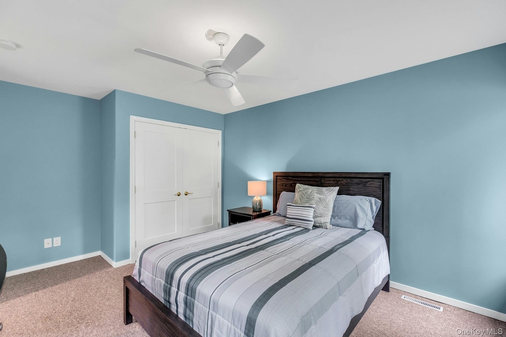 35 Bay Avenue W - Photo 18