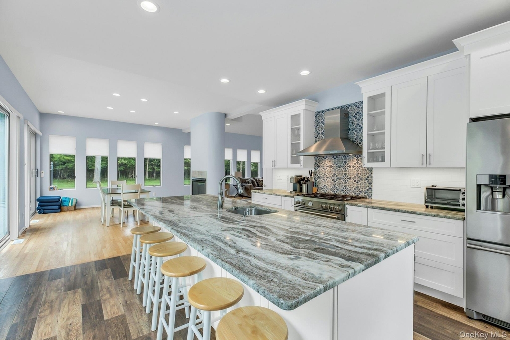 35 Bay Avenue W - Photo 11