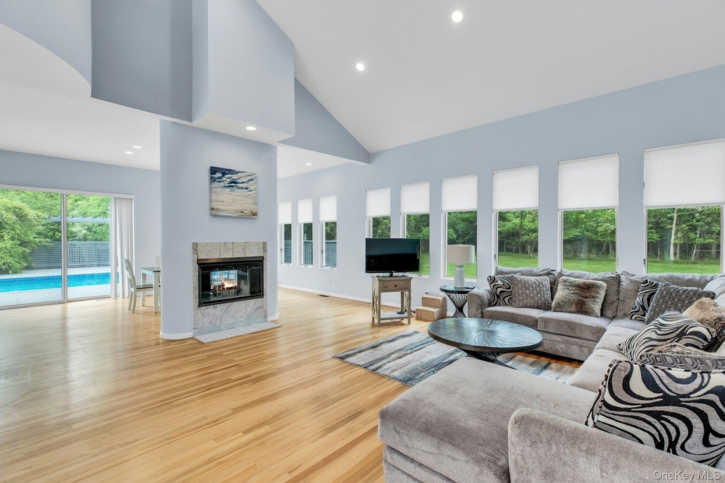 35 Bay Avenue W - Photo 7