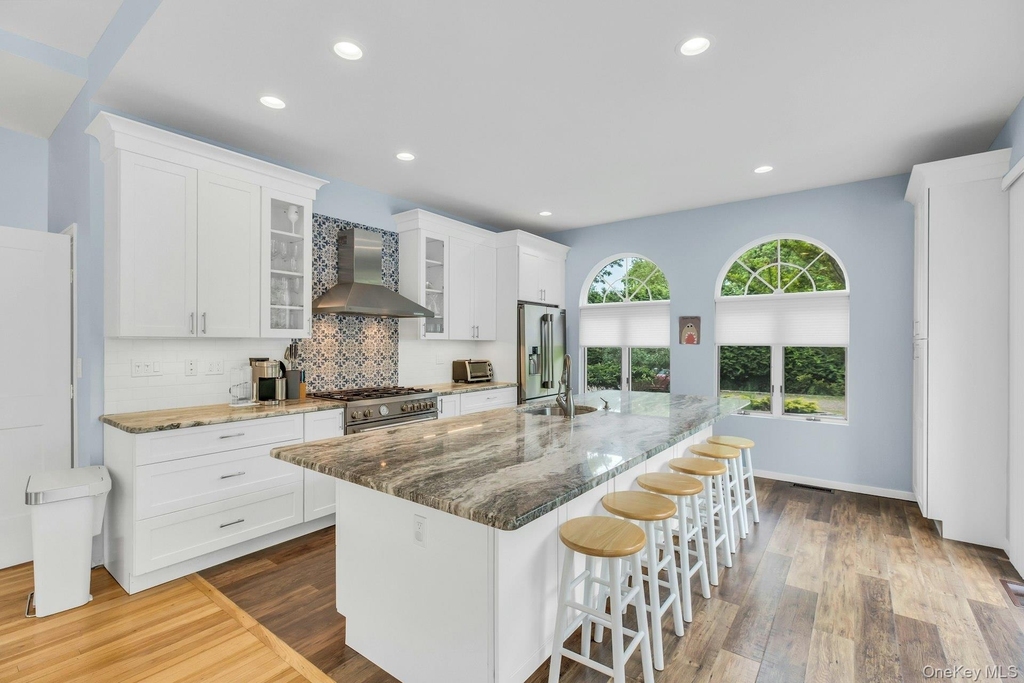 35 Bay Avenue W - Photo 10