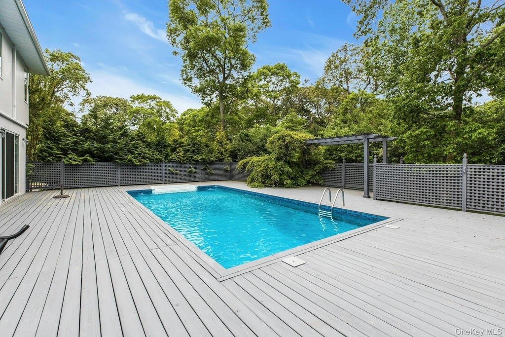 35 Bay Avenue W - Photo 31