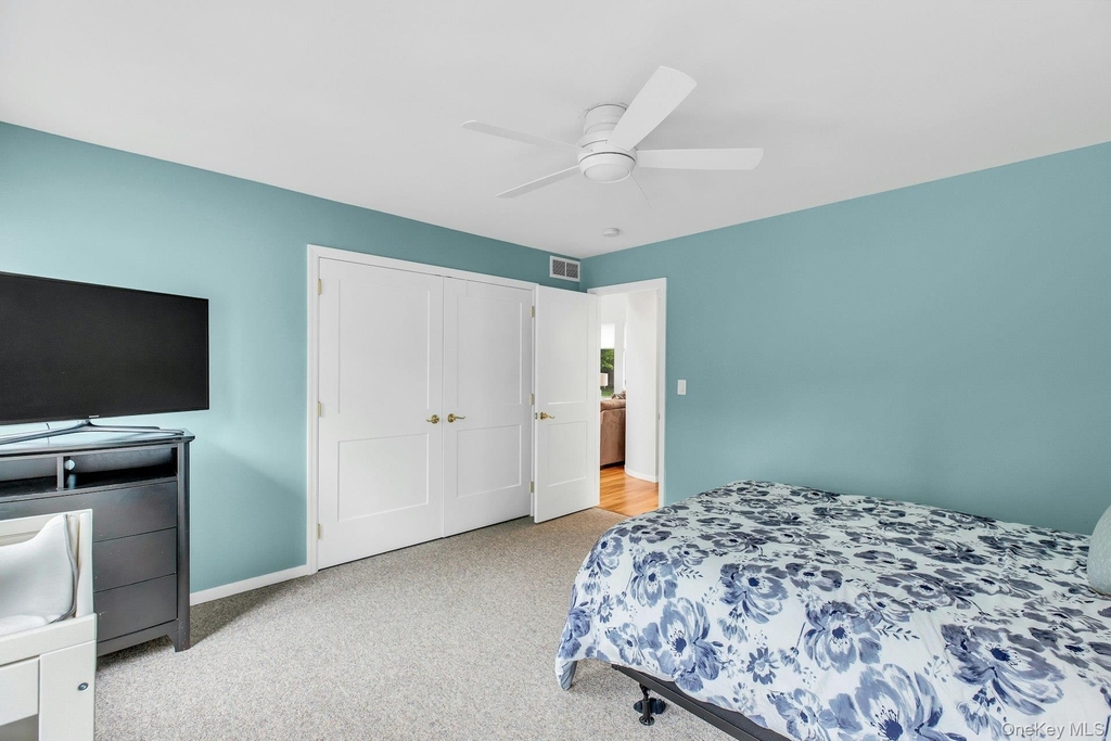 35 Bay Avenue W - Photo 16