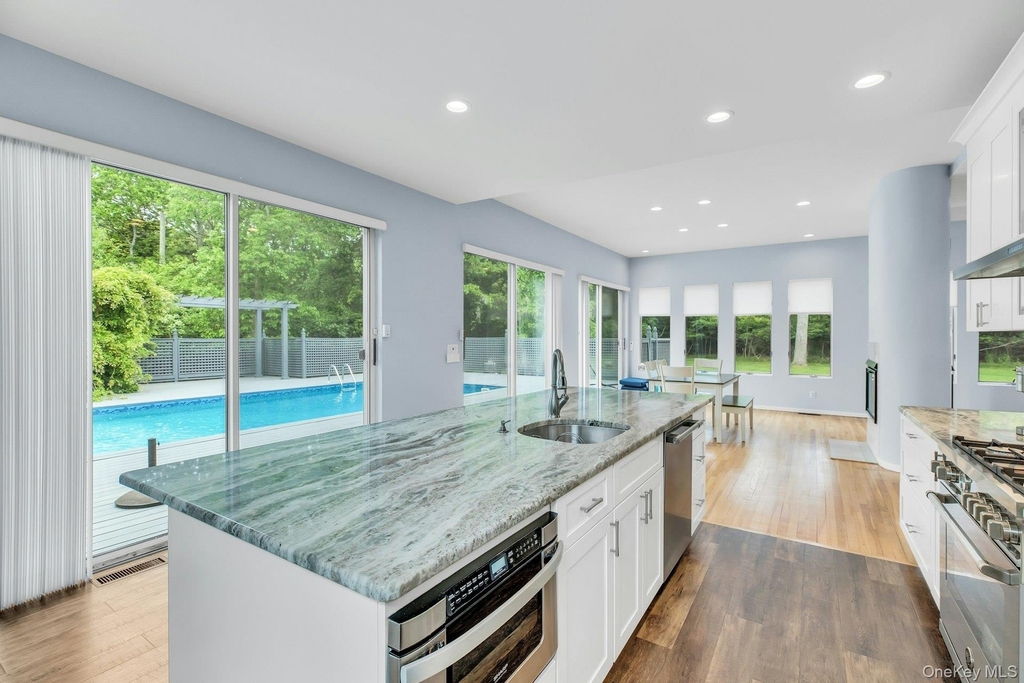 35 Bay Avenue W - Photo 12