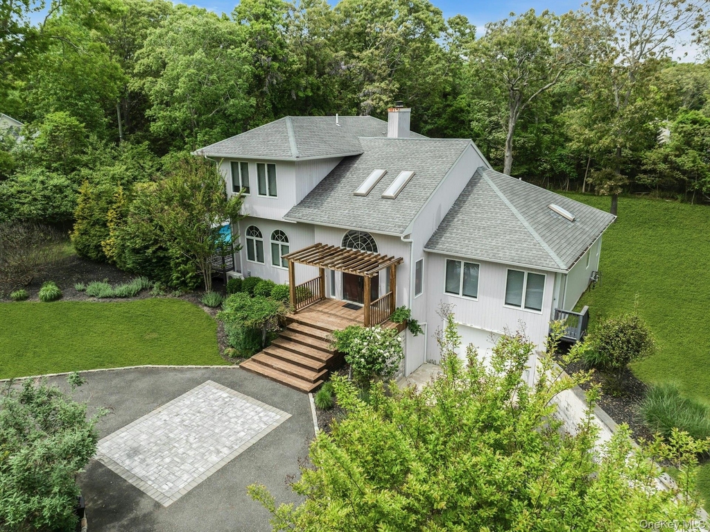 35 Bay Avenue W - Photo 1