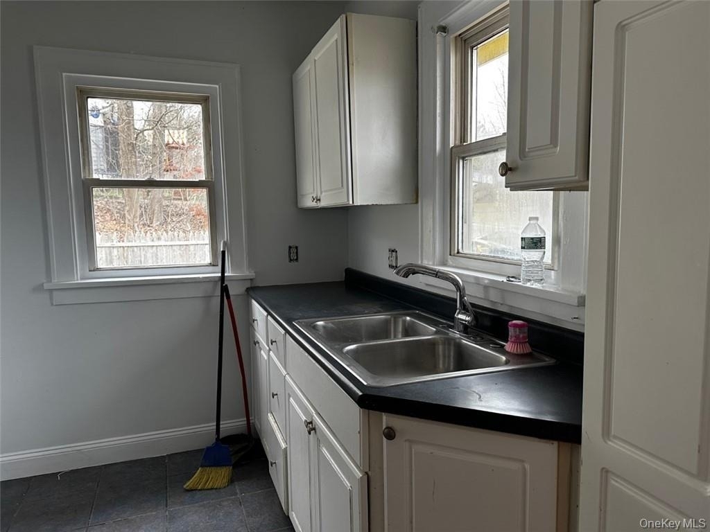 27 Howard Road - Photo 2