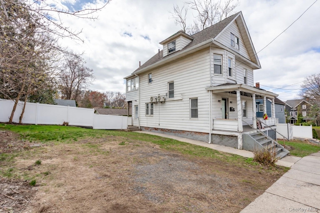 1009 Hudson Avenue - Photo 1