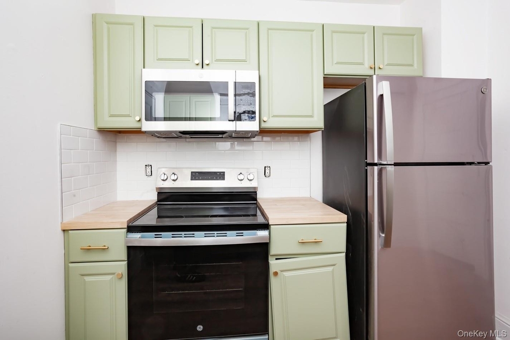 1009 Hudson Avenue - Photo 3