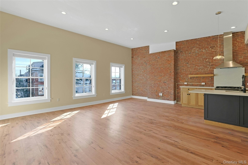 19 Main Street - Photo 4