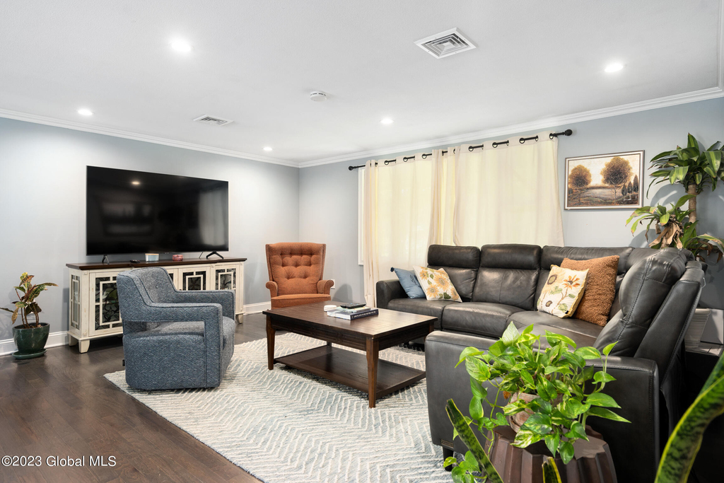 1 Laurie Lane - Photo 2