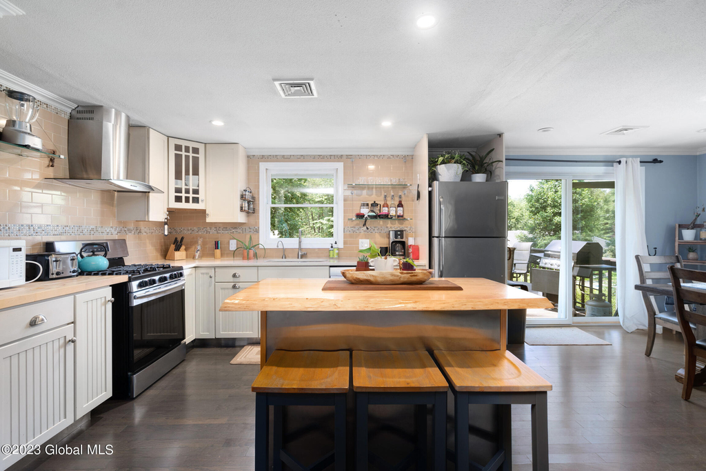 1 Laurie Lane - Photo 4