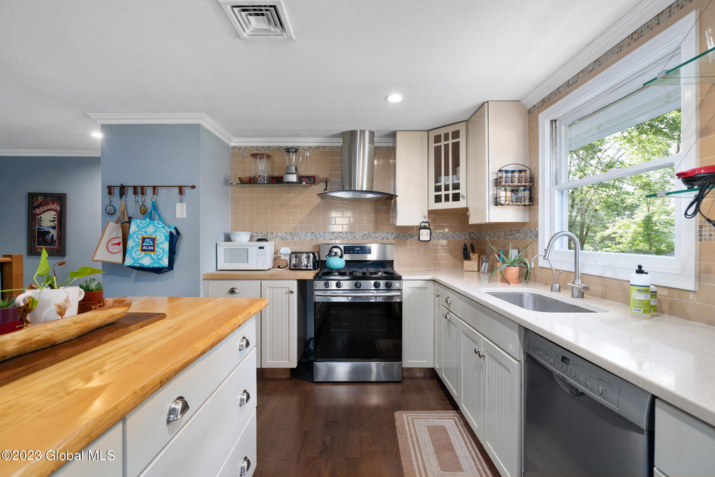1 Laurie Lane - Photo 7