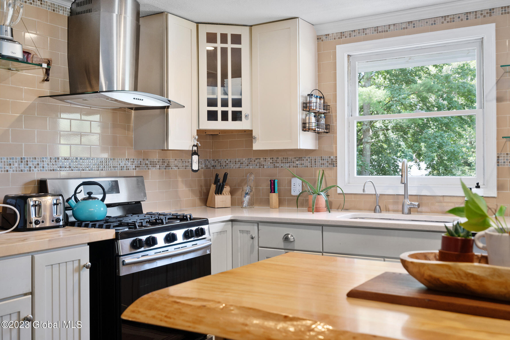 1 Laurie Lane - Photo 5