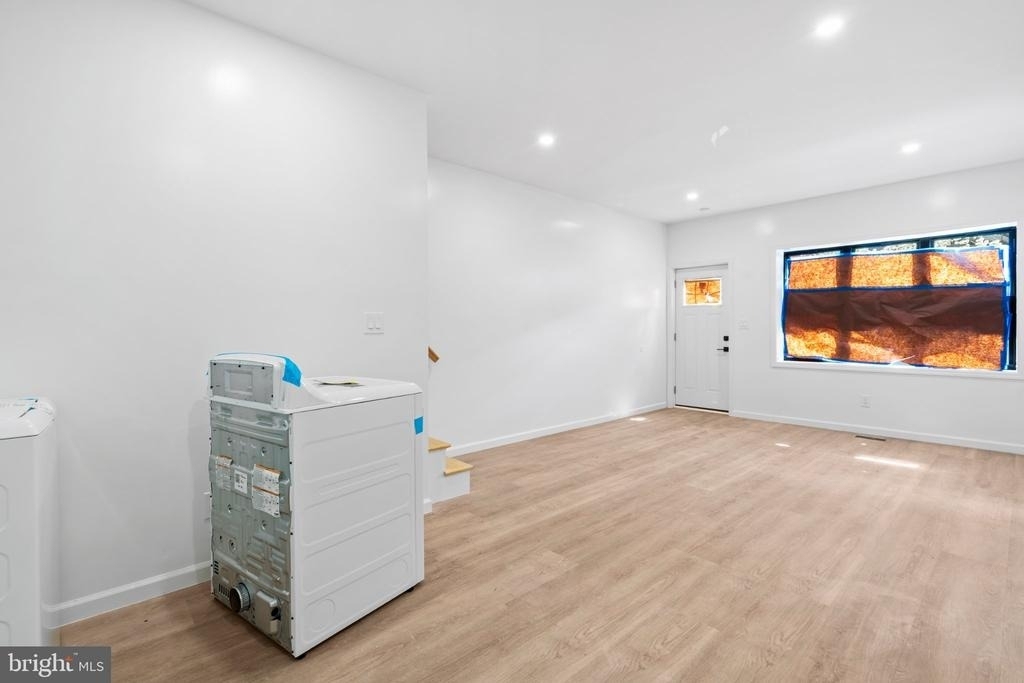 2055 Dickinson Street - Photo 6
