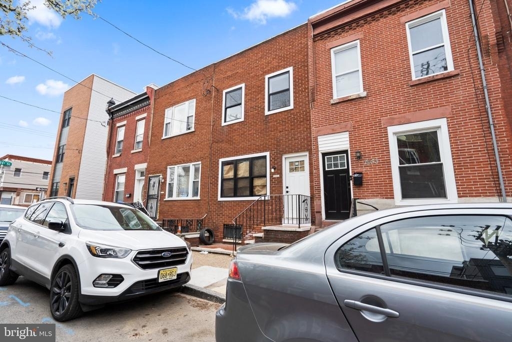 2055 Dickinson Street - Photo 2