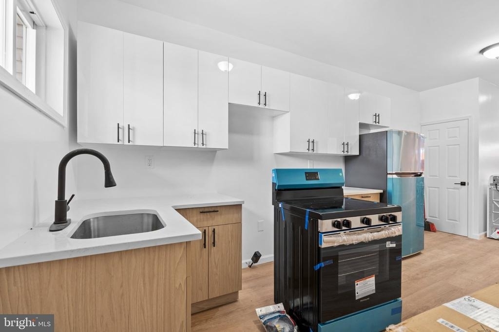 2055 Dickinson Street - Photo 9