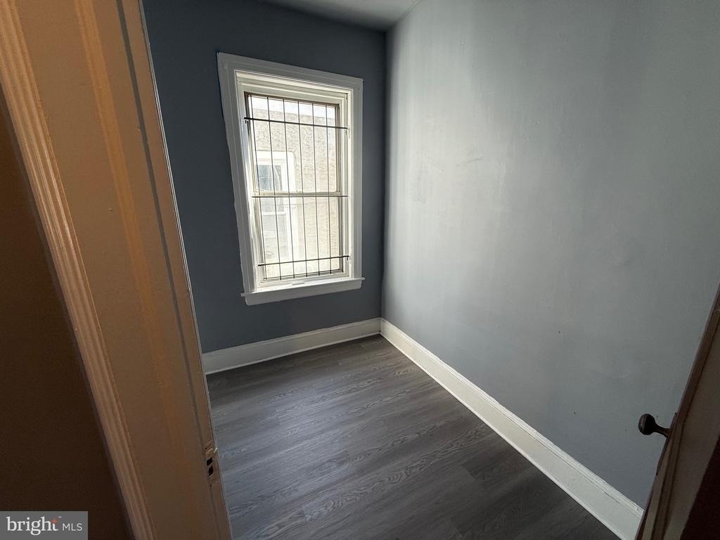 5052 Wayne Avenue - Photo 5