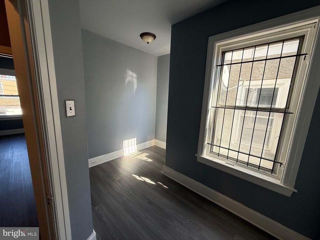 5052 Wayne Avenue - Photo 6