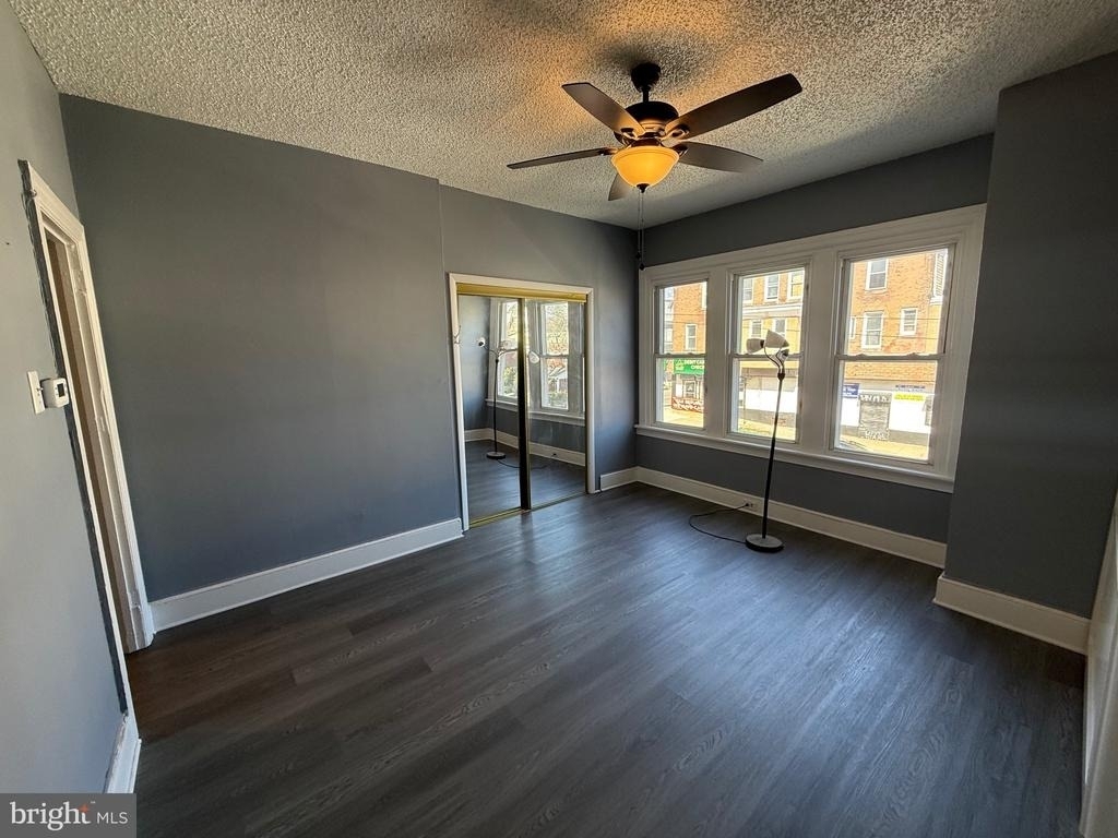 5052 Wayne Avenue - Photo 4