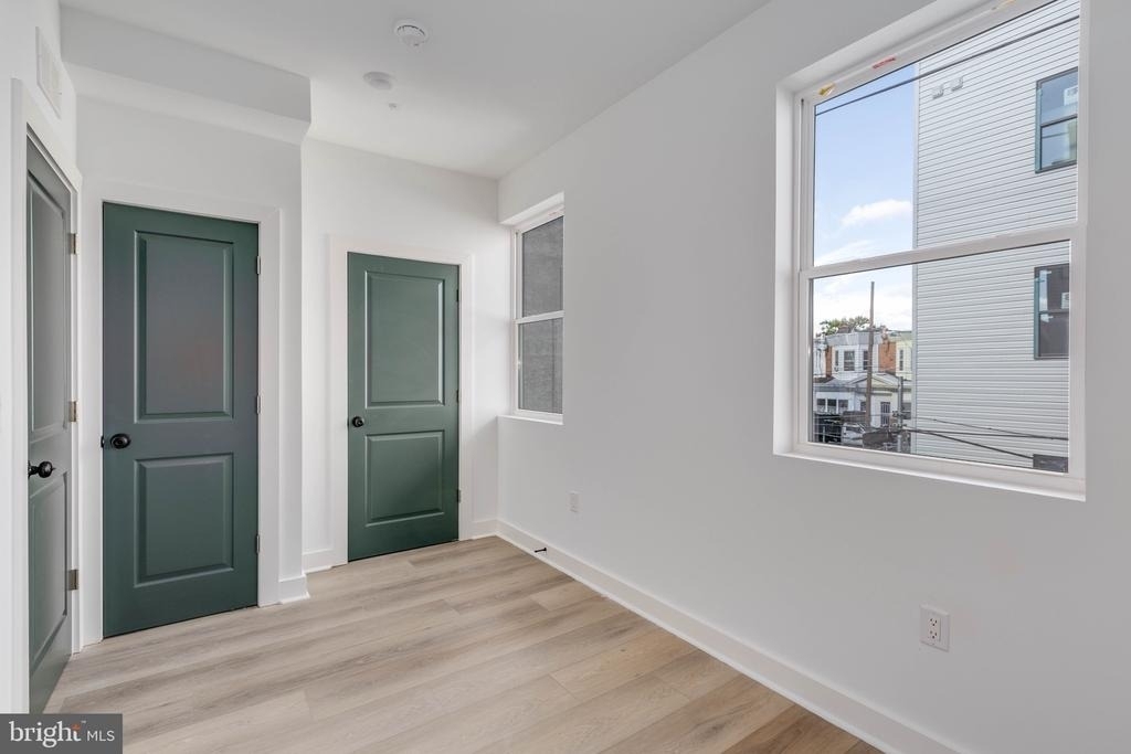 1223 W Lehigh Avenue - Photo 5