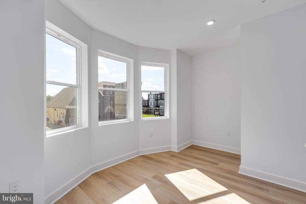 1223 W Lehigh Avenue - Photo 4