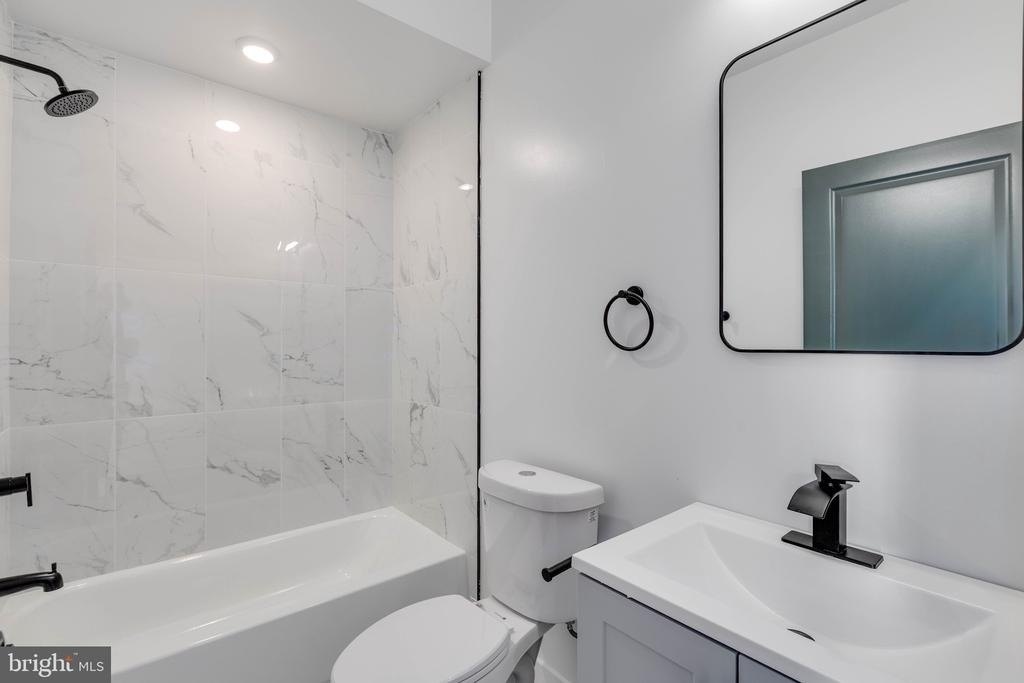 1223 W Lehigh Avenue - Photo 8