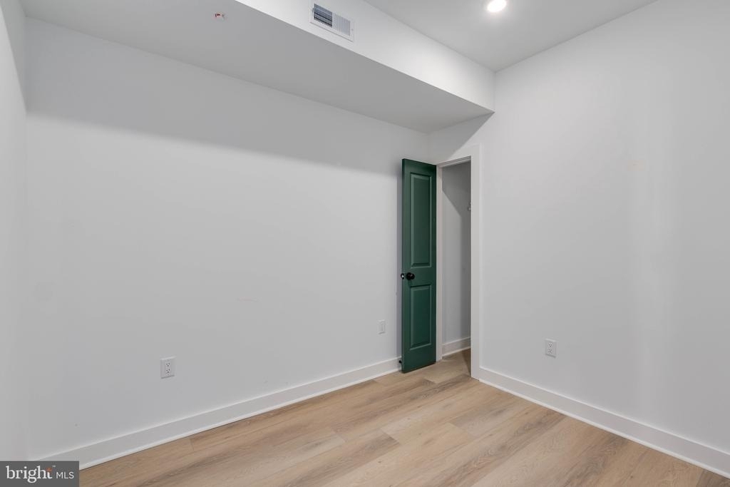 1223 W Lehigh Avenue - Photo 7