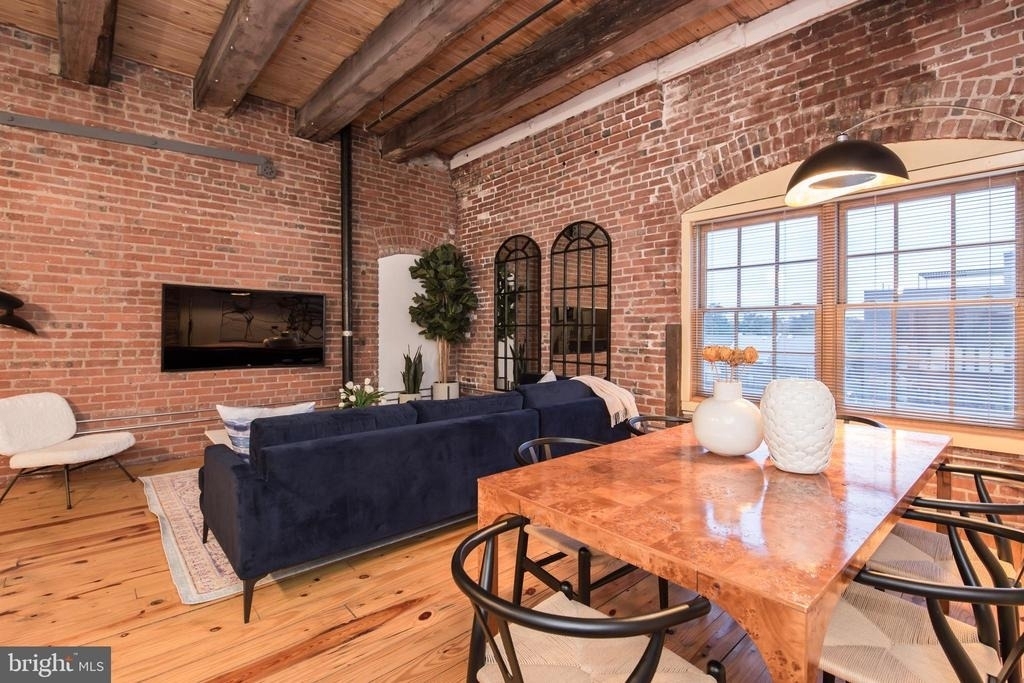 1099 Germantown Avenue - Photo 2