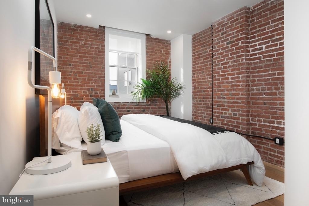 1099 Germantown Avenue - Photo 2