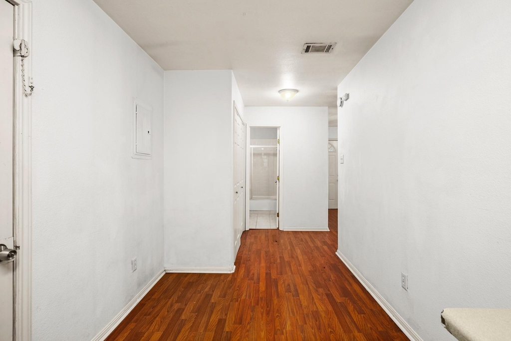 2610 E 3rd St - Photo 5