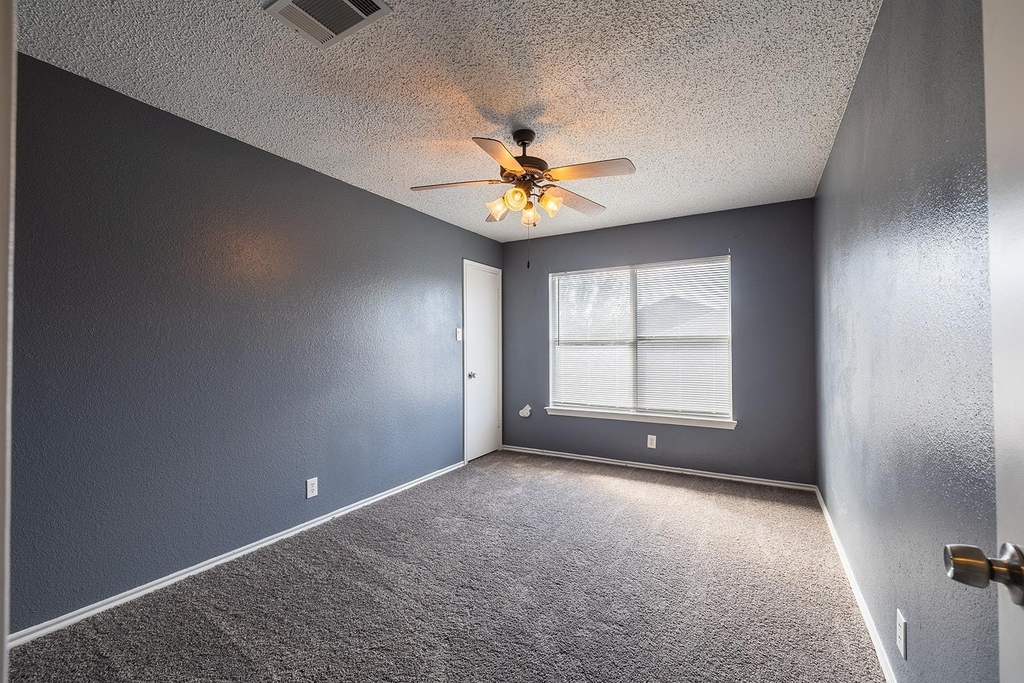 1240 Dexford Dr - Photo 16