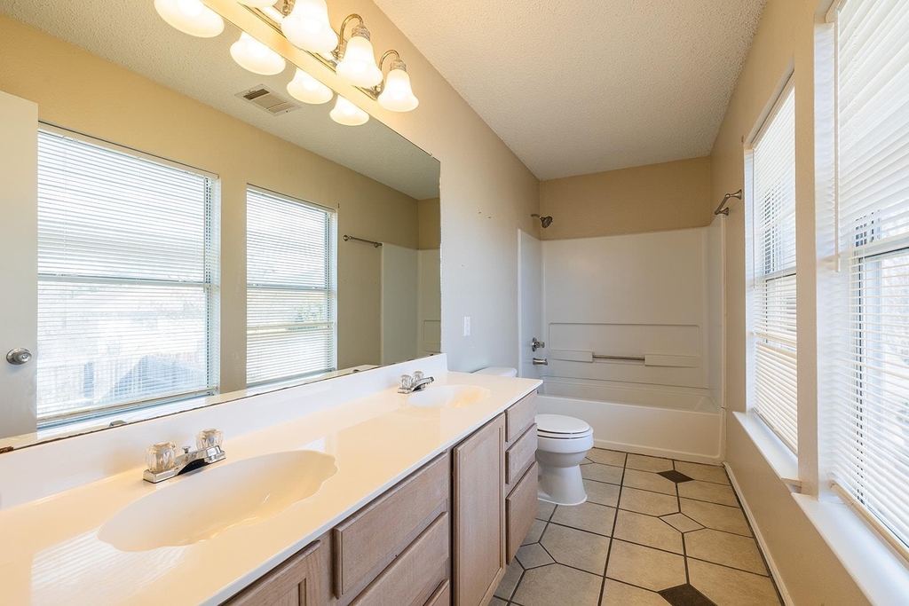1240 Dexford Dr - Photo 21