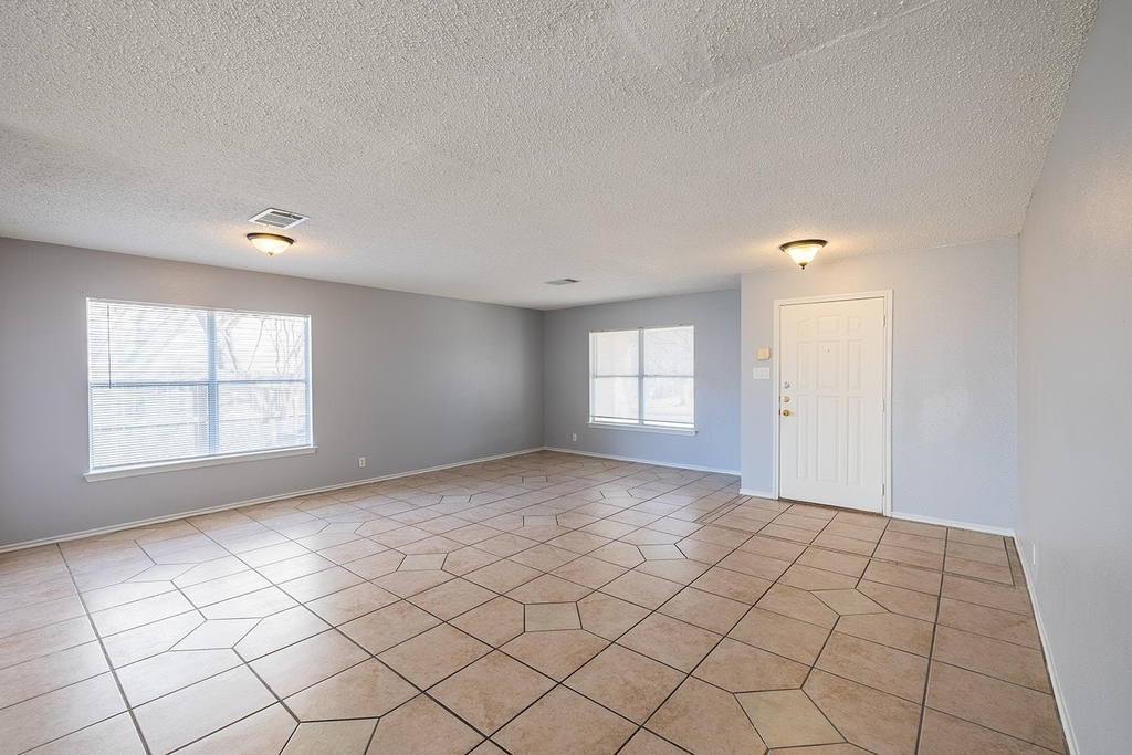 1240 Dexford Dr - Photo 6