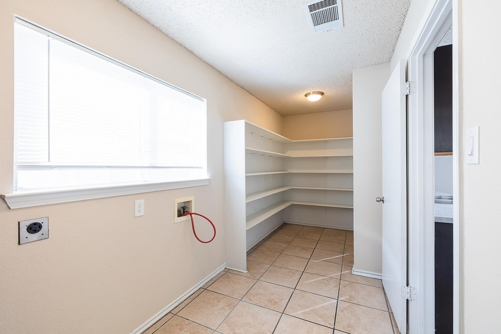 1240 Dexford Dr - Photo 11