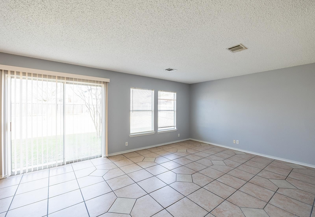1240 Dexford Dr - Photo 9