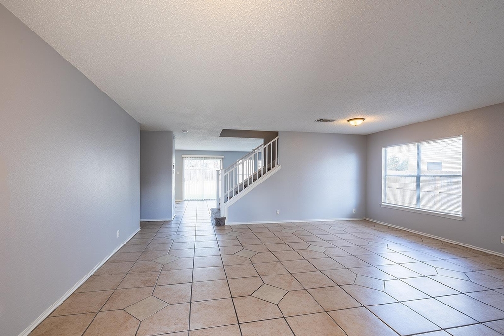 1240 Dexford Dr - Photo 7