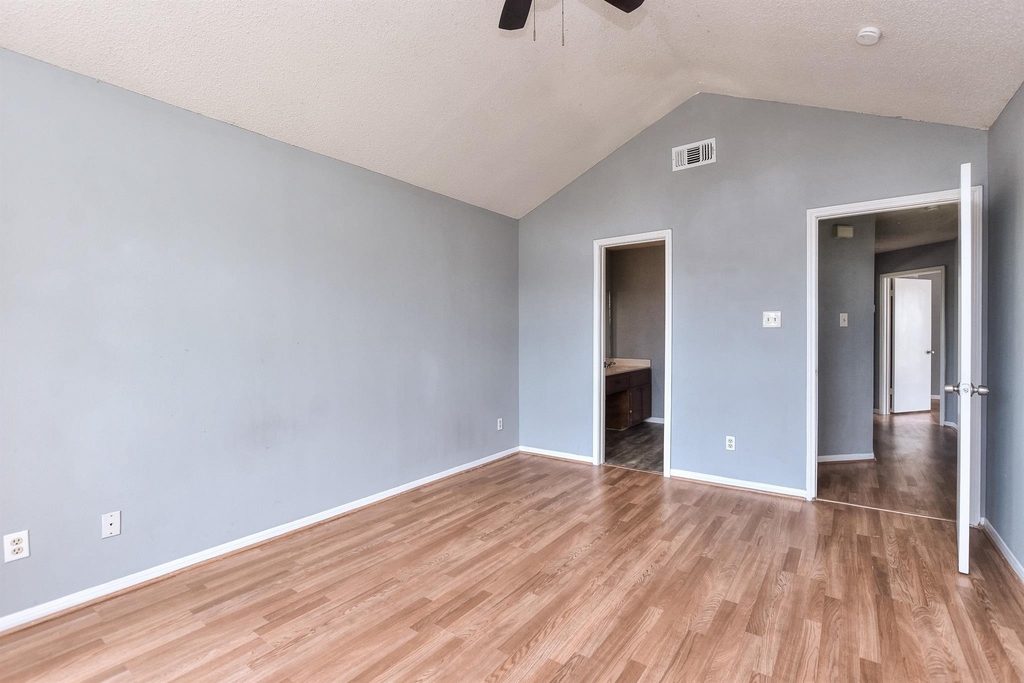 1202 Southwalk St - Photo 17