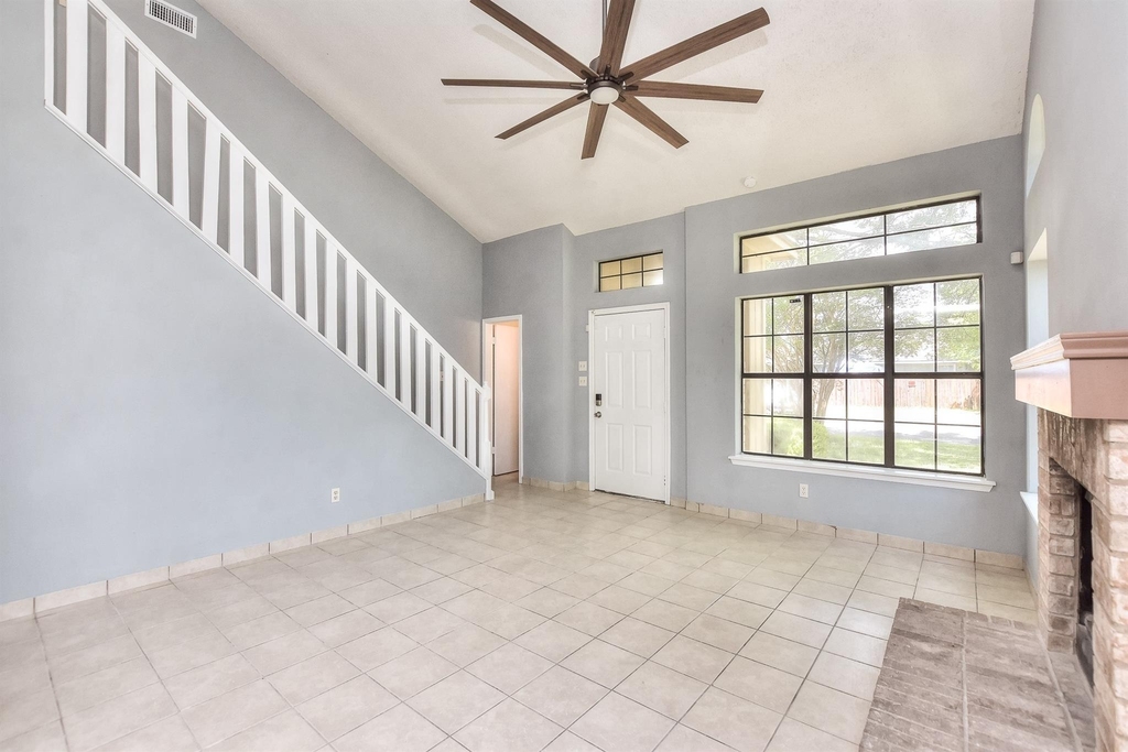 1202 Southwalk St - Photo 6