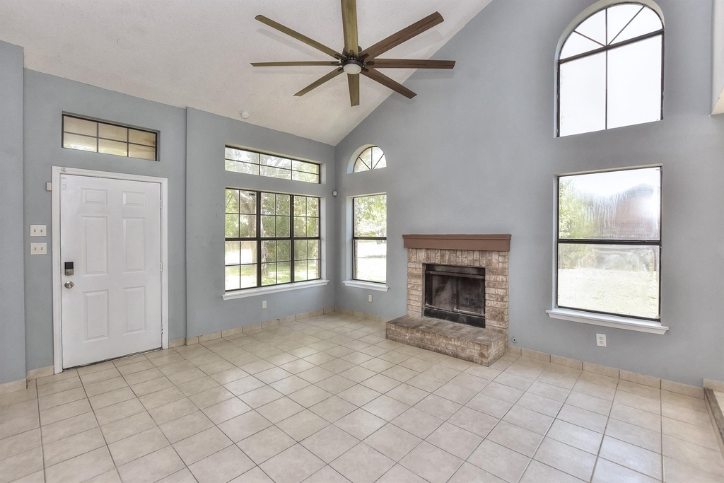 1202 Southwalk St - Photo 5