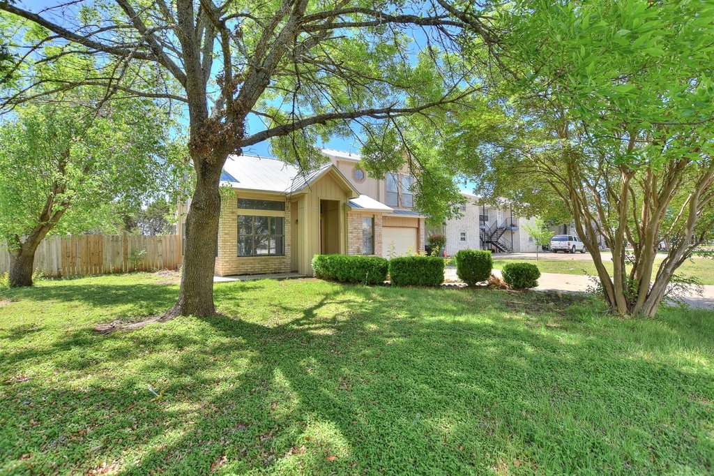 1202 Southwalk St - Photo 2